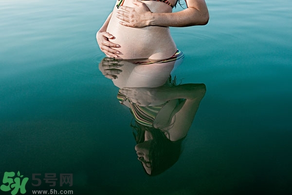 懷孕能浮潛嗎？備孕可以游泳嗎？有影響嗎？