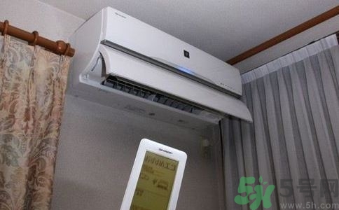 吹空調會濕氣重嗎?吹空調會導致濕氣加重嗎?