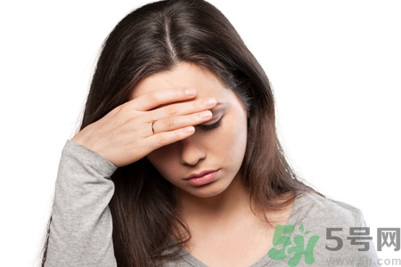 女人濕氣重的癥狀有哪些？女人濕氣重有什么表現(xiàn)？