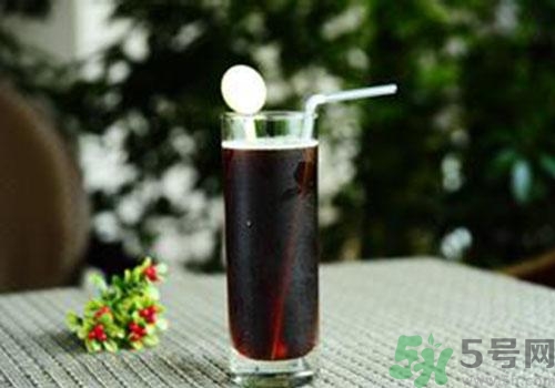 雪碧和可樂哪個(gè)對(duì)身體的危害更大？雪碧和可樂哪個(gè)好？