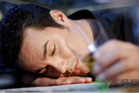 男人濕氣重的表現(xiàn)有哪些？男人去除濕氣的方法有哪些？