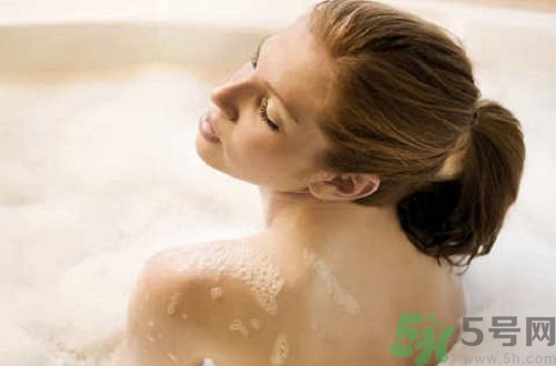 冷水洗澡好還是熱水洗澡好？冷水洗澡好不好？