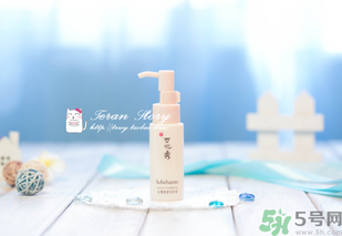 卸妝油好用還是卸妝水好用？卸妝油和卸妝水哪個好？