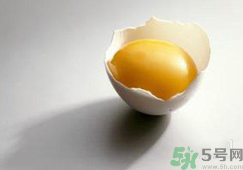 蛋黃和蛋白哪個更有營養(yǎng)？吃蛋黃有什么好處？