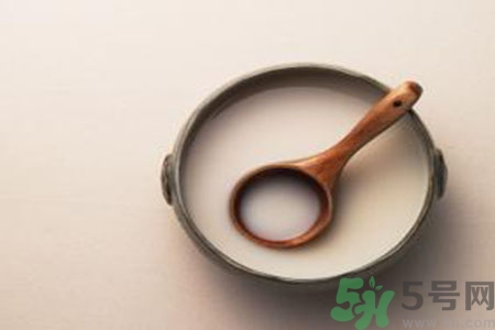 米酒變黃了是什么原因？米酒變黃了還能吃嗎？
