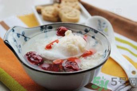 米酒為什么變紅？米酒變紅了還能吃嗎？