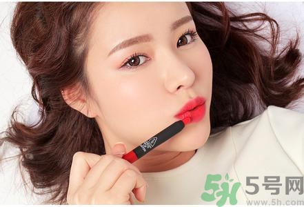 西柚色是珊瑚色嗎？西柚色和珊瑚色的區(qū)別