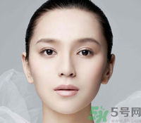 為什么眉心總是長痘痘？眉心長痘痘怎么回事？