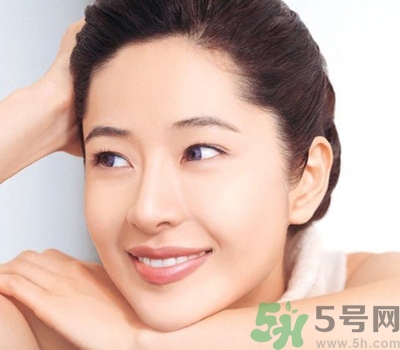 為什么眉心總是長痘痘？眉心長痘痘怎么回事？