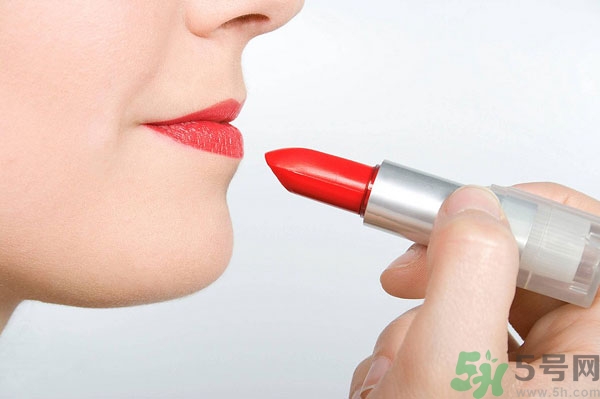 唇色淺用什么顏色的口紅？涂什么顏色的口紅最自然？