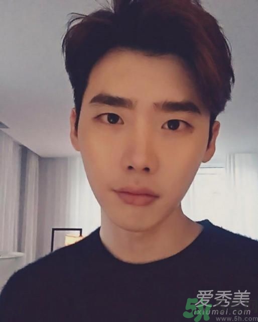 李鐘碩發(fā)型是什么？姜哲發(fā)型是什么？