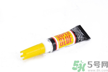 502膠水怎么洗？如何祛除衣服上的膠水？