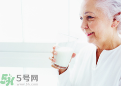 老年人骨質(zhì)疏松吃什么好？骨質(zhì)疏松應(yīng)該如何預(yù)防？