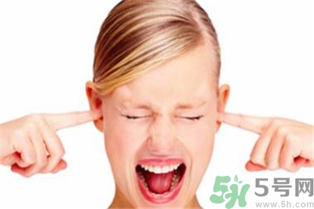 耳朵后面長了個硬包怎么回事？ 耳朵后面長了個硬包怎么辦？