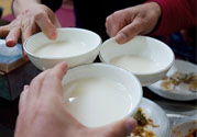 喝糯米酒能豐胸嗎？喝米酒能護(hù)膚嗎？