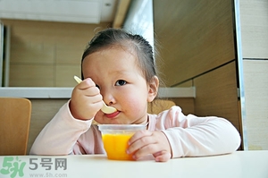 寶寶咳嗽能吃果凍嗎？寶寶多大可以吃果凍？
