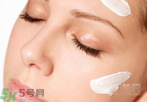 cc霜和粉底液的區(qū)別 cc霜和粉底液哪個先用？