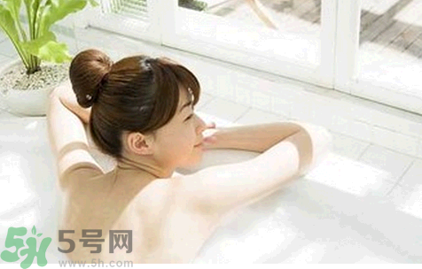 剖腹產(chǎn)后多久可以洗澡？剖腹產(chǎn)后洗澡正確的洗澡方法及注意事項(xiàng)