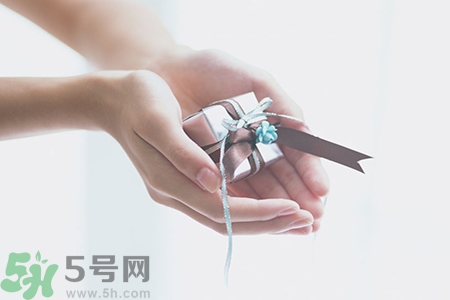 七夕和老婆怎么過？七夕送老婆什么禮物？