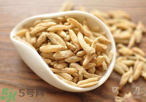 秋天嘴唇干燥怎么辦？秋天嘴唇干燥吃什么？
