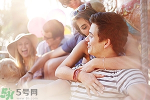 女生喜歡成熟的男生嗎？女生喜歡成熟穩(wěn)重的類型嗎？