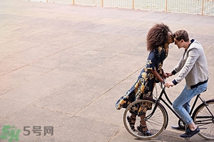 女生喜歡成熟的男生嗎？女生喜歡成熟穩(wěn)重的類型嗎？