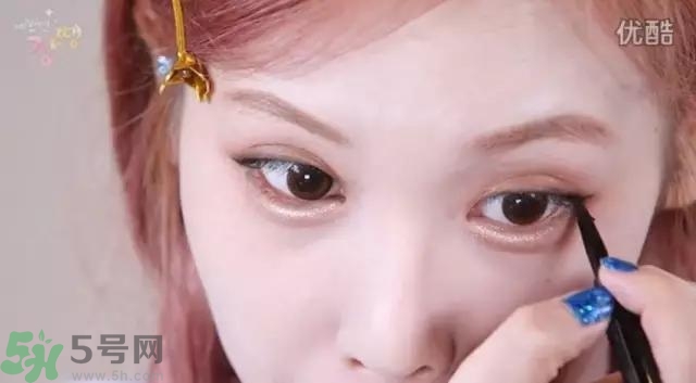 戴眼鏡怎么化妝？眼鏡妝怎么畫