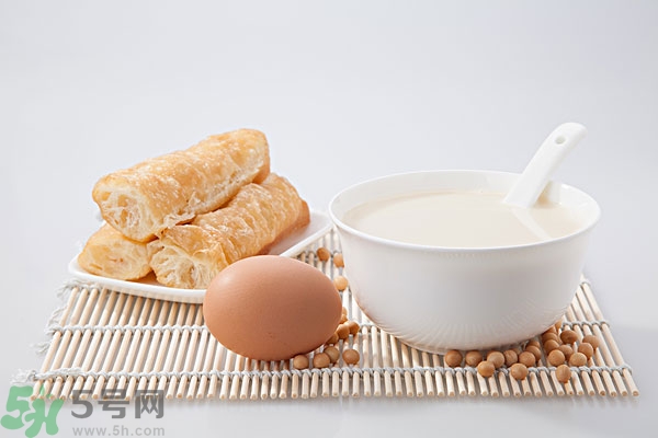 豆奶粉結(jié)塊還能喝嗎？豆奶粉分層還能喝嗎？