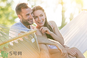 女生喜歡成熟的男生嗎？女生喜歡成熟穩(wěn)重的類型嗎？