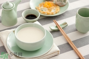 豆奶粉結(jié)塊還能喝嗎？豆奶粉分層還能喝嗎？