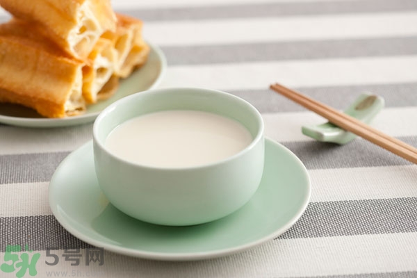 豆奶粉結(jié)塊還能喝嗎？豆奶粉分層還能喝嗎？