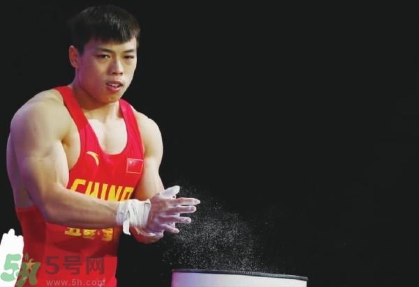 諶利軍舉重棄權(quán) 舉重為什么容易腿抽筋？