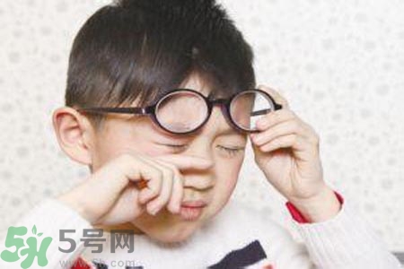 近視眼的發(fā)病因素？近視眼的并發(fā)癥有哪些？