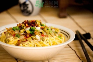吃熱干面會(huì)長胖嗎?一碗熱干面的熱量高嗎