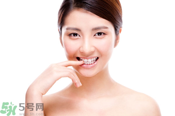 寶寶為什么喜歡咬指甲？寶寶咬指甲是怎么回事？