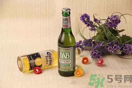 男子喝冰啤后洗澡出血 喝冰啤后可以洗澡嗎？