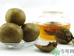 羅漢果可以和菊花一起泡水喝嗎？羅漢果菊花茶的做法及營(yíng)養(yǎng)價(jià)值