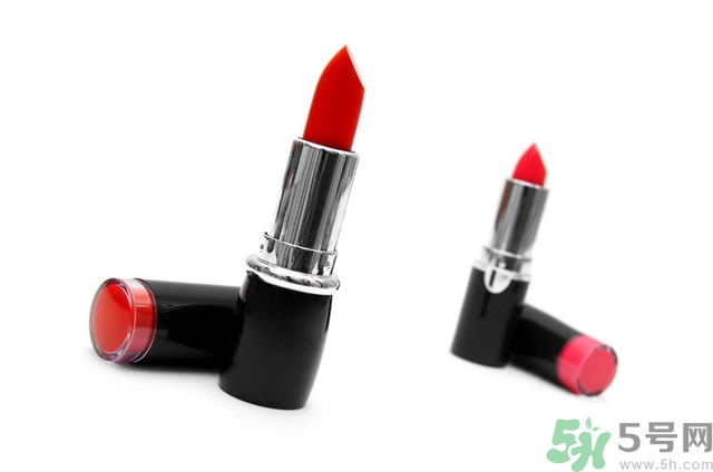 皮膚黑涂什么顏色口紅好看？皮膚白涂什么顏色的口紅？