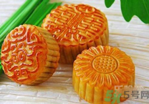 月餅裂開(kāi)了是怎么回事？月餅開(kāi)裂了可以吃嗎？