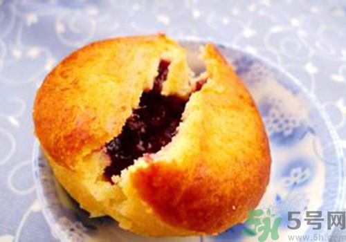 月餅裂開(kāi)了是怎么回事？月餅開(kāi)裂了可以吃嗎？