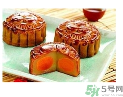 月餅裂開(kāi)了是怎么回事？月餅開(kāi)裂了可以吃嗎？