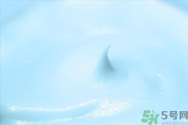 妝前乳可以代替隔離霜嗎？妝前乳可以代替乳液嗎？