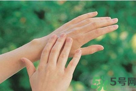 ?手指關(guān)節(jié)疼痛的危害？如何緩解手指關(guān)節(jié)疼痛？