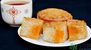 月餅吃多了會(huì)怎么樣？哪些人不宜吃月餅？