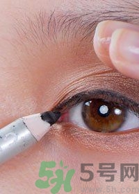 眼線怎么畫好看圖解？單眼皮怎么畫眼線好看？