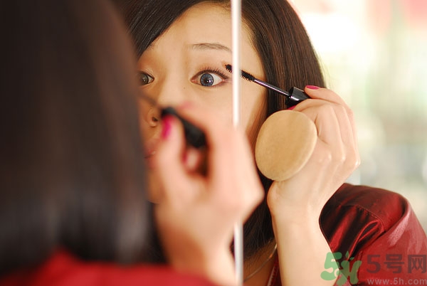 眼影可以當(dāng)眉粉用嗎？眼影可以當(dāng)鼻影用嗎？