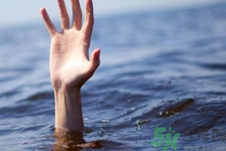 溺水怎么辦？溺水如何自救？