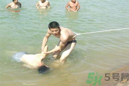 溺水怎么辦？溺水如何自救？
