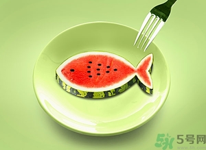 凍成冰的西瓜能吃嗎？吃西瓜拉肚子是怎么回事？