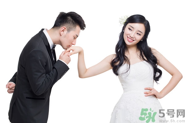 第一次接吻怎么接？和男生接吻沒感覺怎么辦？